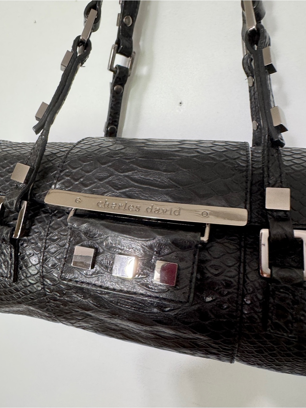 Charles David Black Leather Snakeskin Embossed Barrel Shoulder Bag - Picture 4 of 12